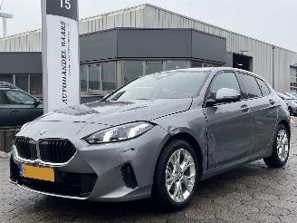krockskadad bil auto BMW 1-serie 120 2025/2