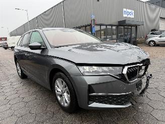 Voiture accidenté Skoda Octavia Combi 1.5 TSI MHEV Business Edition 2025/2