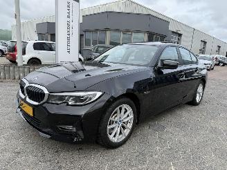 krockskadad bil auto BMW 3-serie 330e Business Edition Plus 2021/10