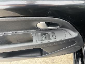 Volkswagen Up! 1.0 picture 17