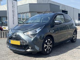 Vaurioauto  passenger cars Toyota Aygo 1.0 VVT-i x-cite 2019/6