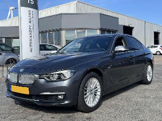 krockskadad bil auto BMW 3-serie 320i Edition Luxury Line Purity Executive 2018/3