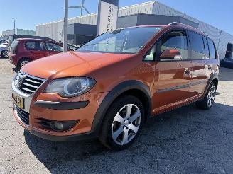 krockskadad bil auto Volkswagen Touran 1.4 TSI Cross 7 Persoons 2008/5