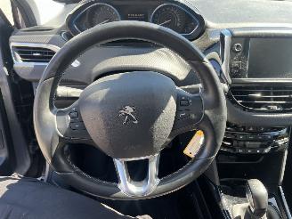 Peugeot 2008 1.2 PureTech Allure picture 18