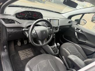 Peugeot 208 1.0 VTi picture 16