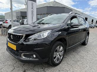 uszkodzony samochody osobowe Peugeot 2008 1.2 PureTech Blue Lion 2018/1