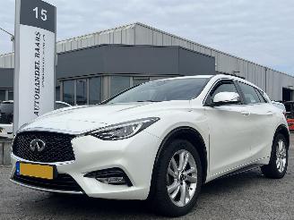 Unfallwagen Infiniti Q30 1.6t Premium 2016/3