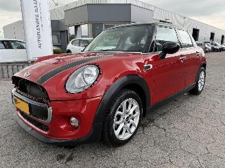 uszkodzony samochody osobowe Mini Cooper 1.5 Cooper Business 2018/2