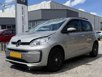 krockskadad bil auto Volkswagen Up! 1.0 BMT move up! 2019/8