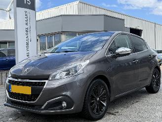 skadebil auto Peugeot 208 1.2 PureTech Allure 2018/5