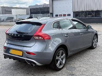 Volvo V-40 2.0 D4 R-Design Business picture 4