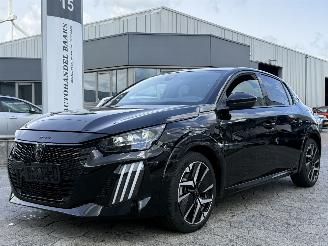 skadebil auto Peugeot 208 GT Hybrid 100  GT AUTOMAAT 2024/1