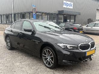 Vaurioauto  passenger cars BMW 3-serie 330e 2023/7