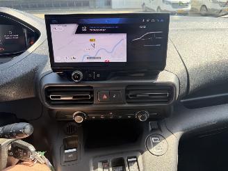 Peugeot e-Partner 136 L2 50 kWh picture 17