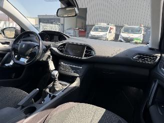 Peugeot 308 SW 1.6 BlueHDI Blue Lease Executive picture 13