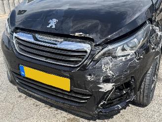Peugeot 108 1.0 e-VTi Envy picture 12