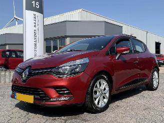 skadebil auto Renault Clio 0.9 TCe Zen 2016/11
