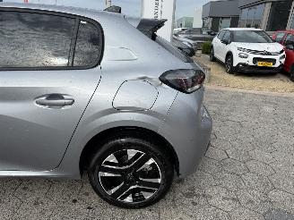 Peugeot 208 1.2 Hybrid 110 e-DCS6 Allure picture 9