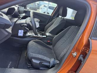 Peugeot e-2008 EV Active Pack 50 kWh picture 10