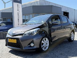 Auto incidentate Toyota Yaris 1.5 Full Hybrid Dynamic 2013/6