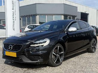 Vaurioauto  passenger cars Volvo V-40 2.0 D3 Business Sport AUTOMAAT PANO 2018/3