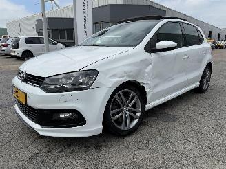 Schadeauto Volkswagen Polo 1.2 AUTOMAAT TSI Highline 2015/3
