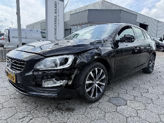 skadebil auto Volvo V-60 1.5 T3 Polar+ Dynamic 2018/2