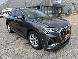 uszkodzony samochody osobowe Audi Q3 45 TFSI e S edition 2023/4
