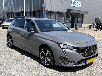 Peugeot 308 1.2 PureTech Allure picture 2