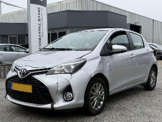 damaged passenger cars Toyota Yaris 1.3 VVT-i Style AUTOMAAT 2016/4