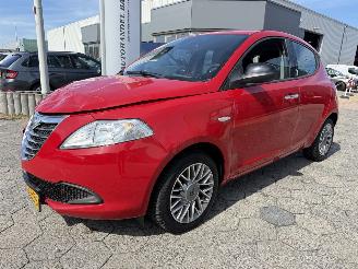 Unfallwagen Lancia Ypsilon 0.9 TwinAir Silver 2013/3