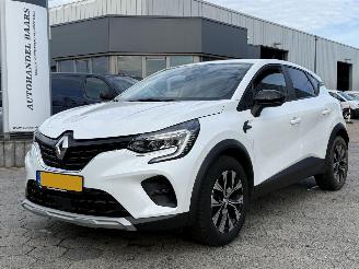 damaged passenger cars Renault Captur 1.0 TCe 90 evolution 2023/5