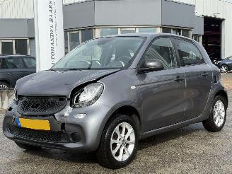 Vaurioauto  passenger cars Smart Forfour 1.0 Pure 2018/5