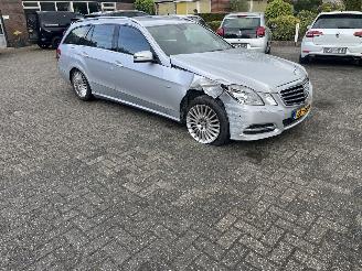 Vaurioauto  passenger cars Mercedes E-klasse 350 CDI AVANTGARDE AUTOMAAT. 2011/8