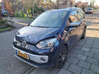 skadebil auto Volkswagen Up! 1.0 CROSS 2015/2