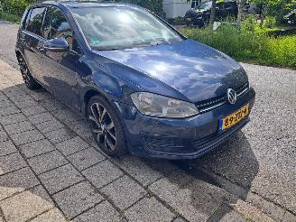 Voiture accidenté Volkswagen Golf 1.2 tsi trendline 2013/2