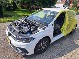 Schadeauto Volkswagen Polo 1.0i live 2024/2