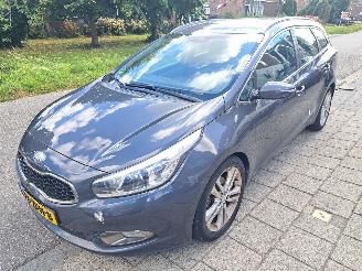 Schadeauto Kia Cee d 1.6 GDI plus pack 2012/10