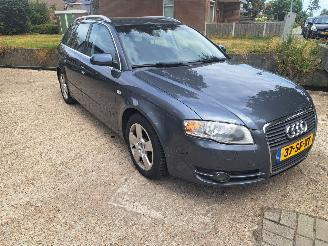 Damaged car Audi A4 Avant 2.0 TFSi Quatro automaat 2006/1