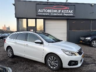 uszkodzony samochody osobowe Peugeot 308 SW 1.2 PureTech Blue Lease Premium LEDER 2019/4