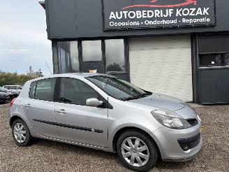 Käytettyjen passenger cars Renault Clio 1.4-16V Team Spirit AIRCO 5drs NIEUWE APK 2005/11