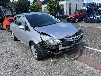 Vaurioauto  passenger cars Opel Corsa 1.3 CDTi 2011/2