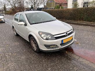 Schadeauto Opel Astra 1.6-16V automaat 2005/12