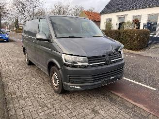 Damaged car Volkswagen Transporter T6 2.0 TDi 103 kw Automaat L1H1 2015/10