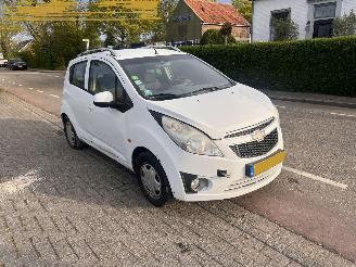 skadebil auto Chevrolet Spark 1.0-16V Bi-fuel 2011/5
