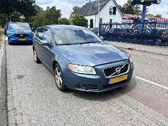 krockskadad bil auto Volvo V-70 2.4 D5 2012/9