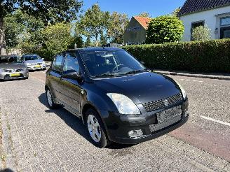 krockskadad bil auto Suzuki Swift 1.5 VVT 2005/10