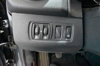 Renault Clio 0.9 TCe Limited picture 32