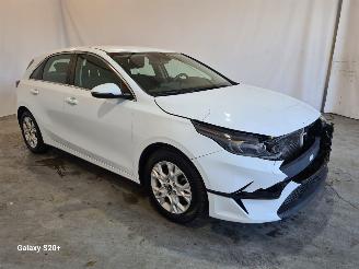 Schadeauto Kia Ceed 1.5 T-GDi DynamicLine. 2022/7