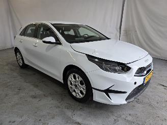 krockskadad bil auto Kia Ceed 1.5 T-GDi DynamicL. 2022/7